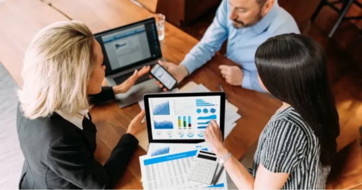 Planejamento financeiro simples para famílias que querem poupar melhor